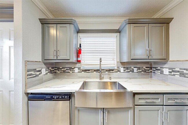 Foto del edificio - 7825 Cook Rd