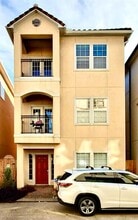 Building Photo - 7143 Laguna Villas