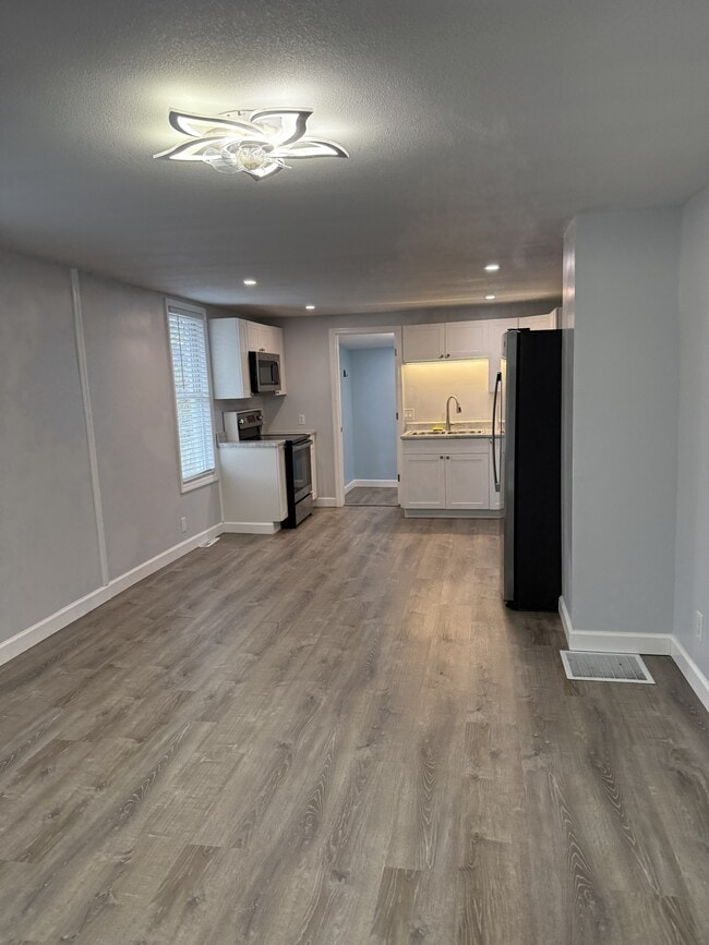 Building Photo - 444 US-22