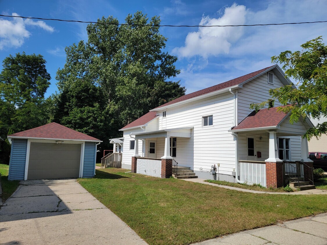 814 Engelman St, Manistee, MI 49660 House Rental in Manistee, MI