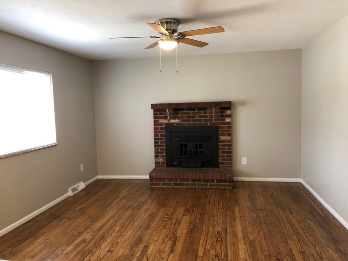 Building Photo - Exposed Brick Interior of the Home!