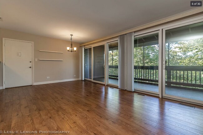 Foto del edificio - 5530 E Lake Dr