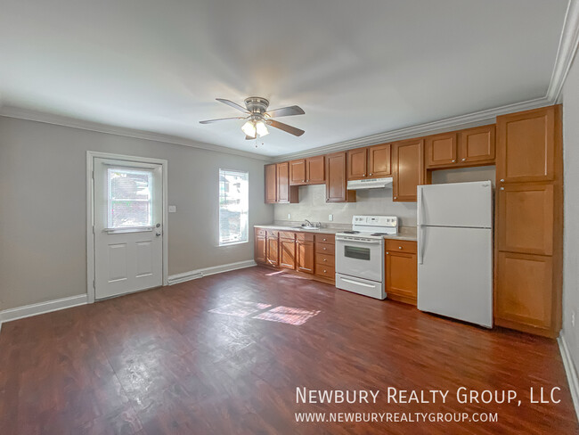 Building Photo - Spacious Two-Bedroom Townhouse