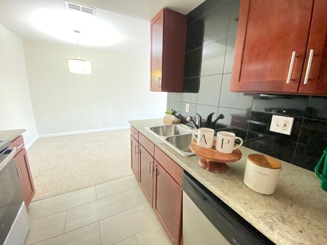 Building Photo - Advent - Low Deposit Two Bedroom Condo W/ ...