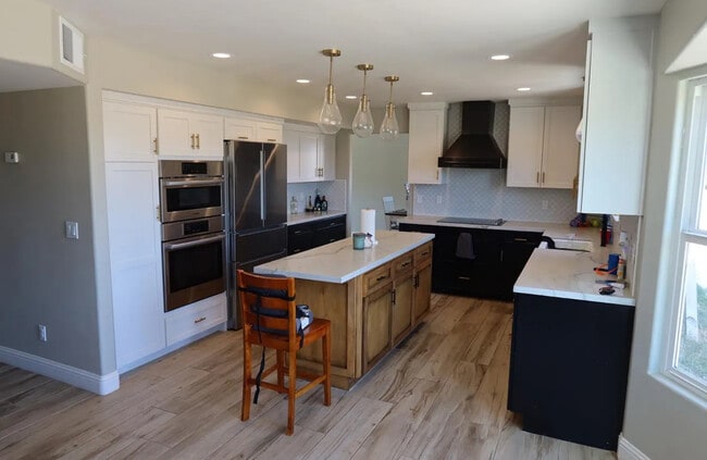 Foto del edificio - 50950 Pine Canyon Rd