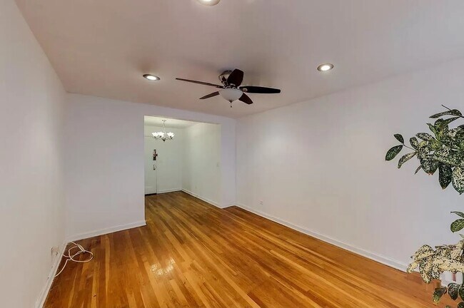 Building Photo - 2104 Holland Ave