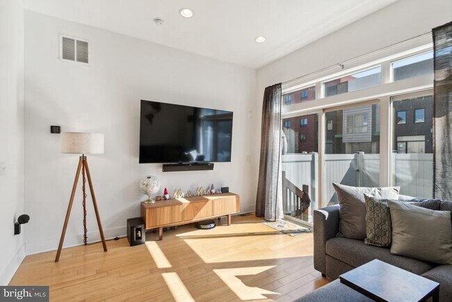 Foto del edificio - 1119 N Howard St