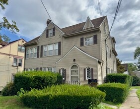 Building Photo - 53 Treat Ave