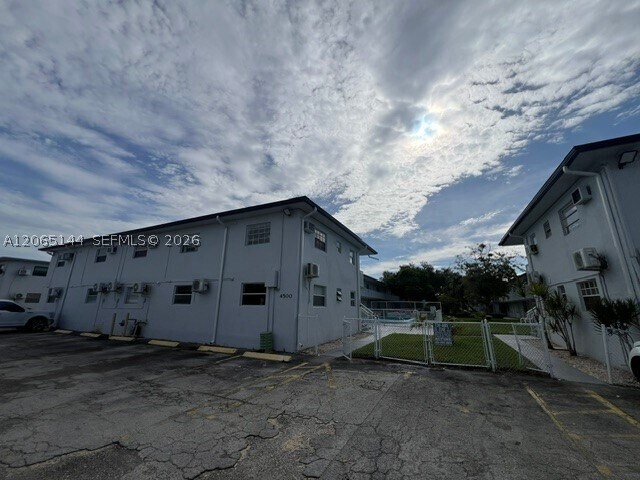 Foto del edificio - 4500 SW 67th Ave