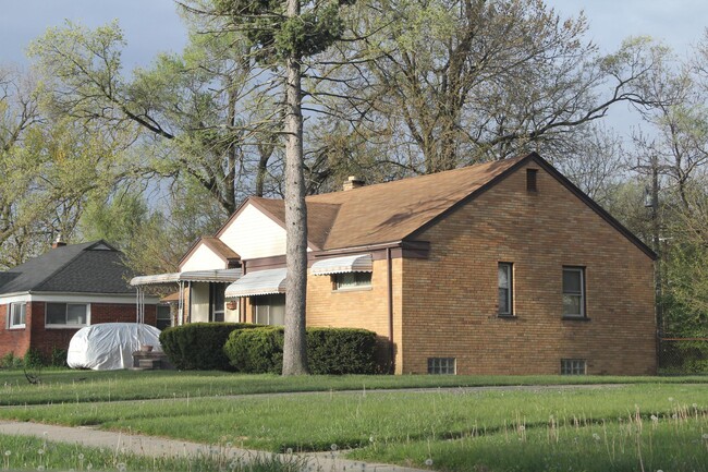 Building Photo - 21131 Ridgedale St