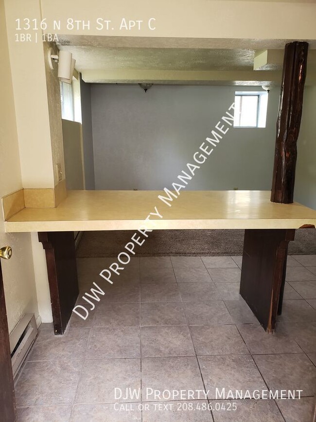 Building Photo - Affordable North End Apartment Close to Hy...