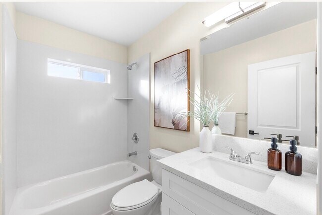 Building Photo - 648 W Grand Ave