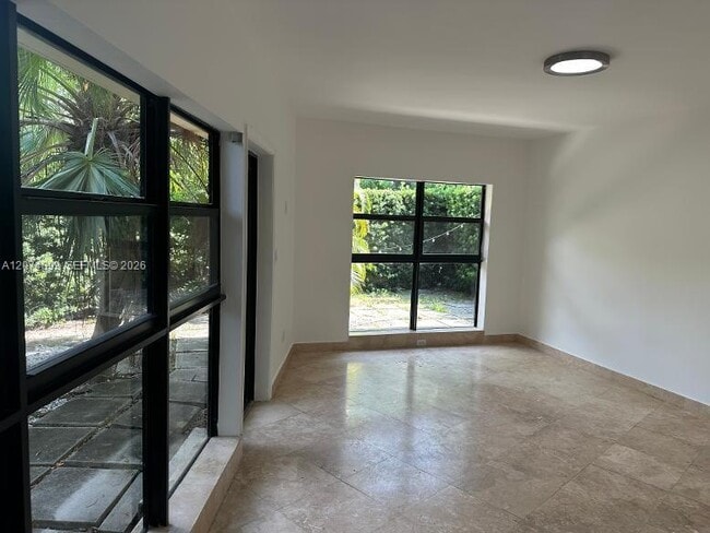 Building Photo - 32 Camden Dr