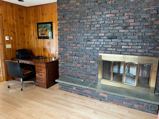 Building Photo - 47 Woodland Rd