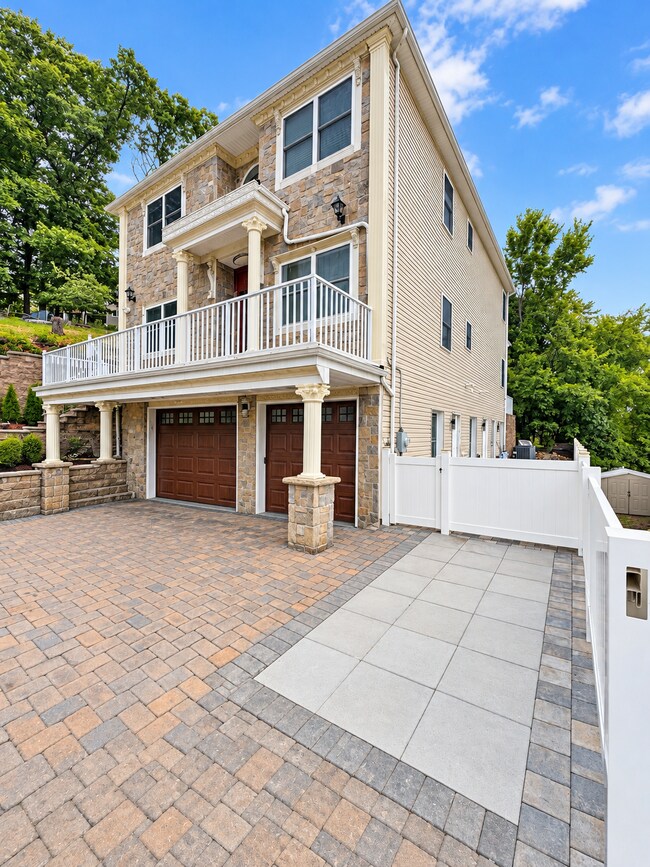 Foto del edificio - 574 Preakness Ave