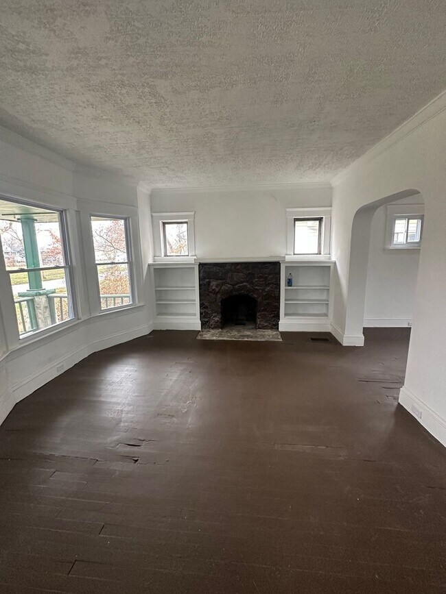 Foto del edificio - Cleveland East Side 4 Bedroom