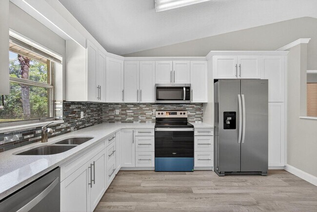 Foto del edificio - 16971 Mayfair Dr E