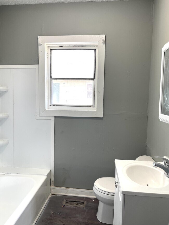Foto del edificio - 1241 E 35th St