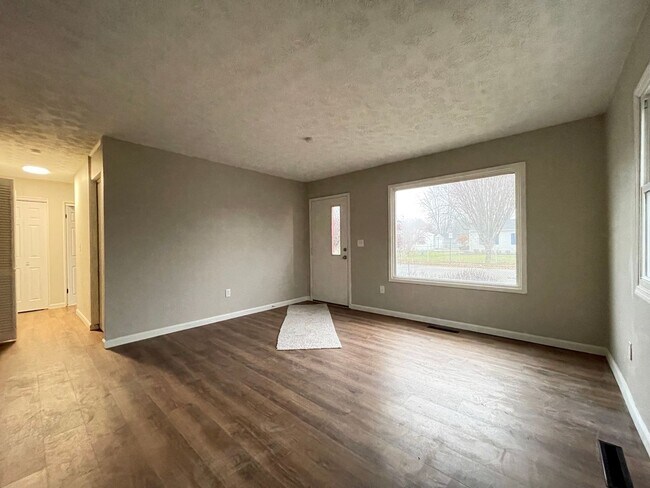 Building Photo - Farnam Home: Single Family, 3 Bedroom, Rea...