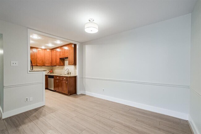 Building Photo - 7555 Katy Fwy