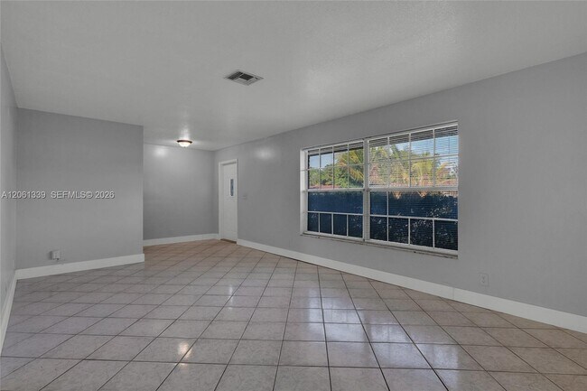 Foto del edificio - 2641 NW 44th Ave