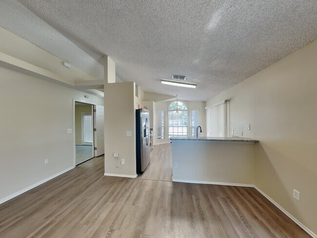 Foto del edificio - 472 Winding Oak Ln