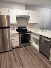 Building Photo - 2711 W Maplewood Ave