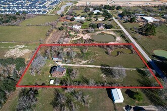 Building Photo - 6250 N Mallard Dr