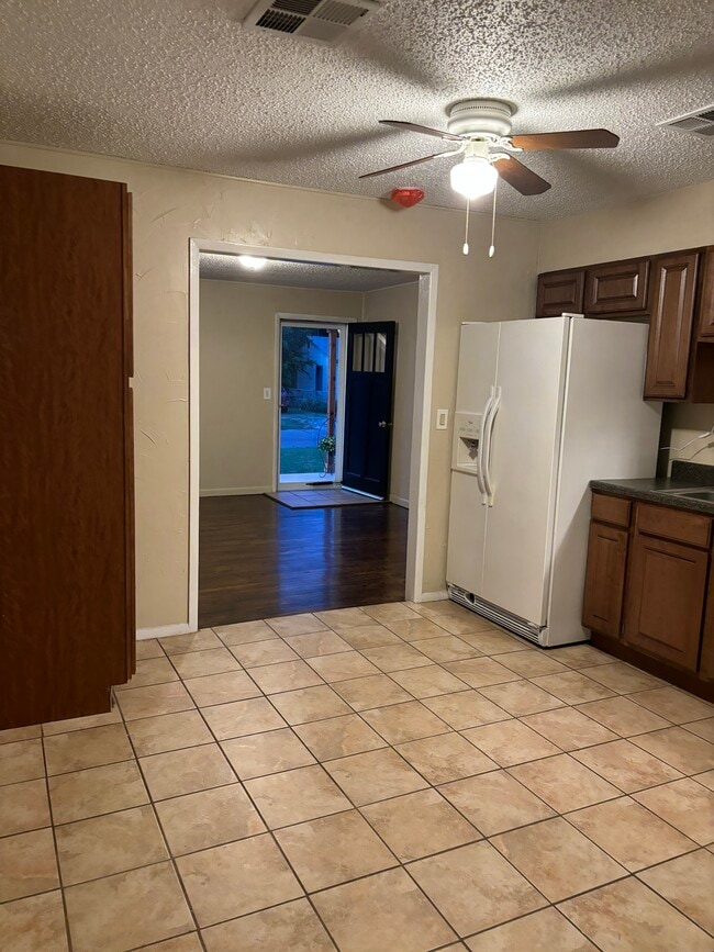 Foto del edificio - 6904 NW 43rd St