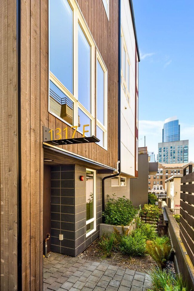 Foto del edificio - 1317 Minor Ave