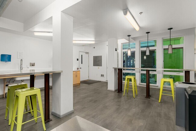 Foto del edificio - New Construction Units For rent!