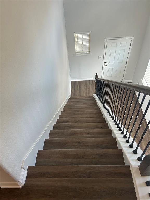 Foto del edificio - 343 Silver Glen Dr