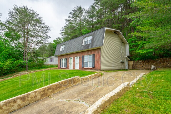 Building Photo - 5238 Donlyn Ln