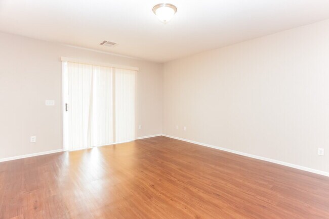 Foto del edificio - 9124 Black Elk Ave