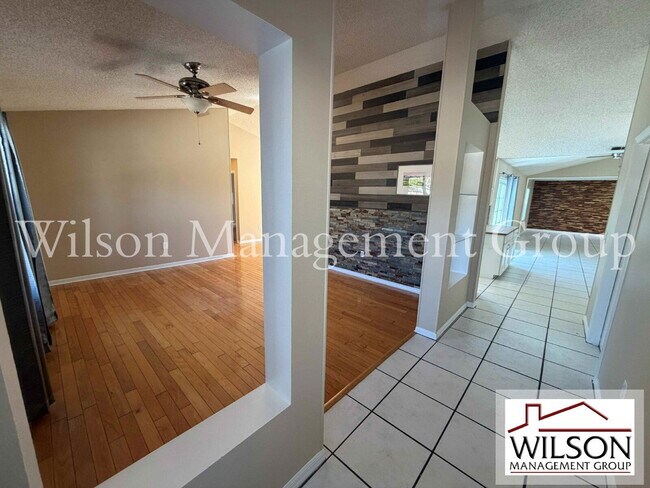 Foto del edificio - 1366 Valhalla St