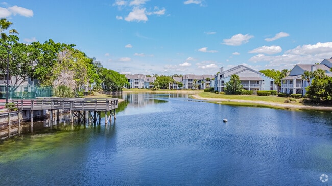 Building Photo - THE RETREAT AT VISTA LAKE