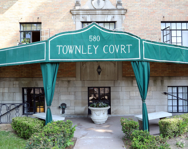 Entrada - Townley Court Apartments