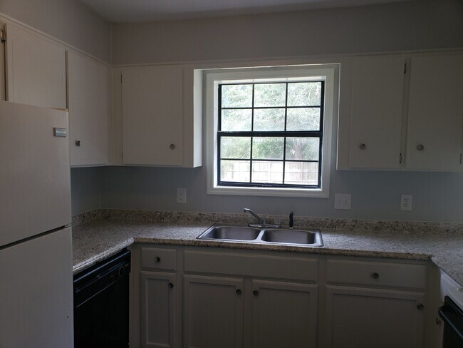 Building Photo - House for Rent