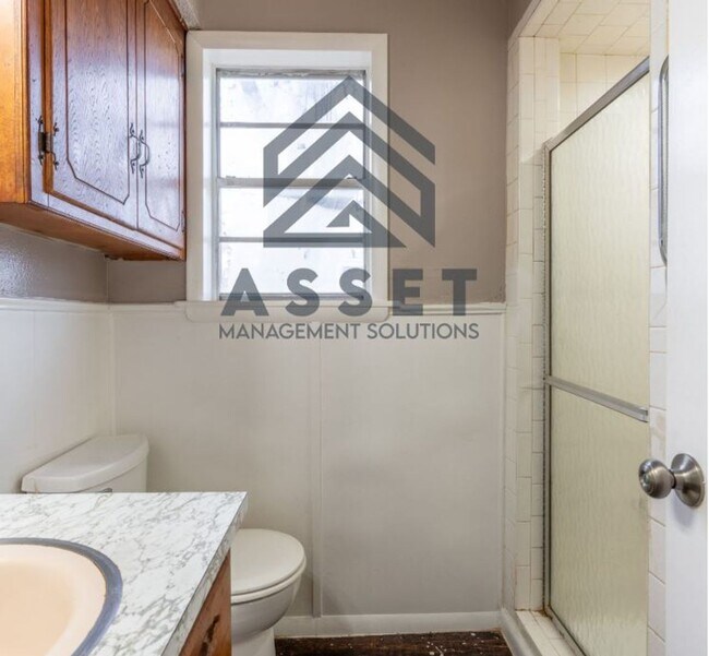 Building Photo - Section 8 approved home!