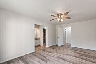 Building Photo - 22115 Fincastle Dr