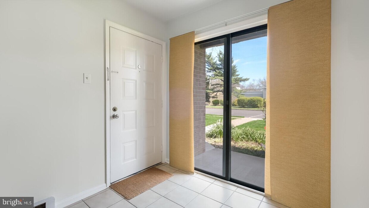 612 N Shady Retreat Rd Unit 1, Doylestown, PA 18901 Room for Rent in Doylestown, PA