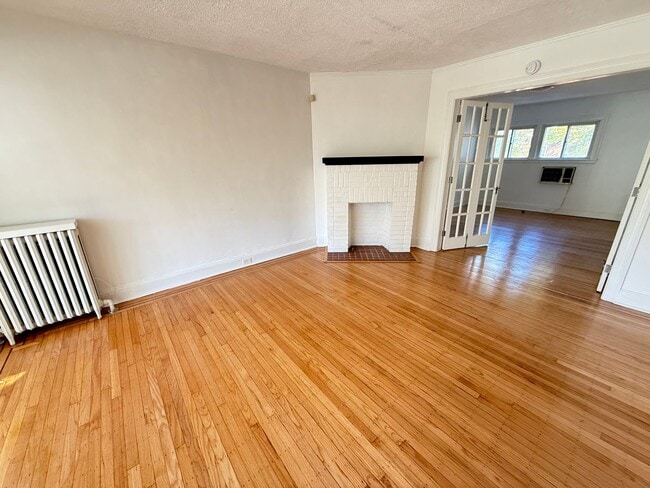 Foto del edificio - Spacious 3 Bedroom Townhome in Historic Ed...