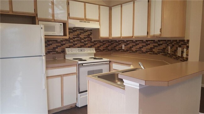 Building Photo - 6000 Shepherd Mountain Cove