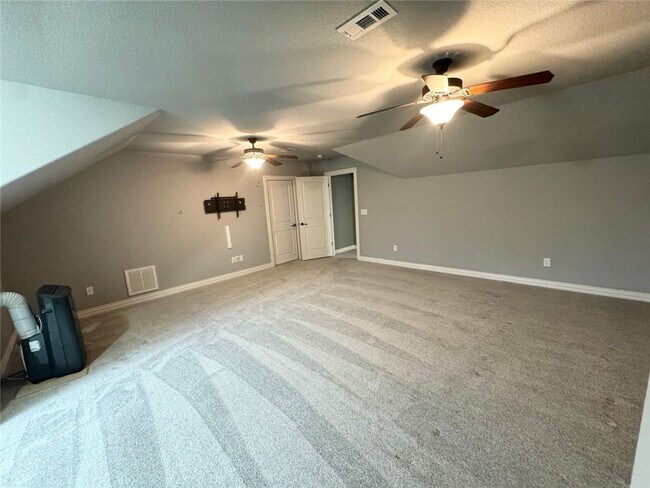 Foto del edificio - 33 Leona Dr