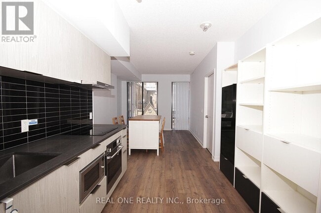 Building Photo - 60 Shuter St