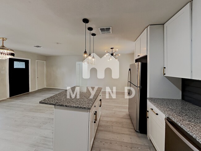 Building Photo - 1110 Clower