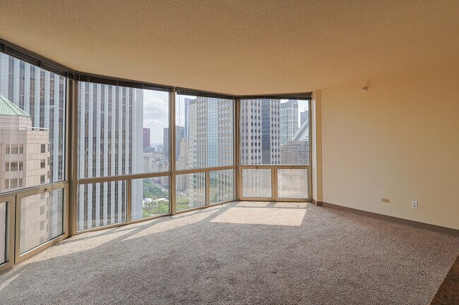 Building Photo - 222 N Columbus Dr