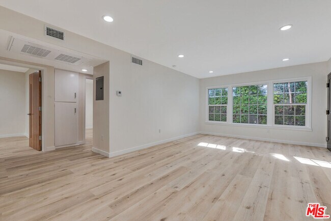 Foto del edificio - 853 S Bedford St