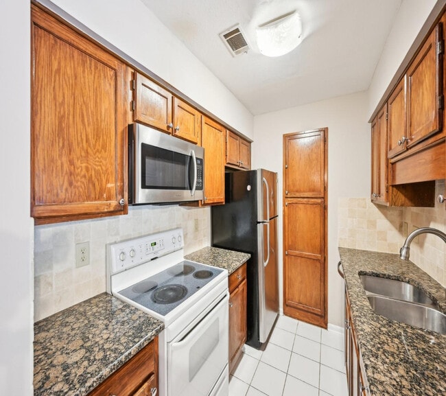 Foto del edificio - 2303 Pine Heights Dr NE