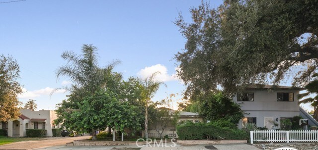 Building Photo - 271 N Palm Ave